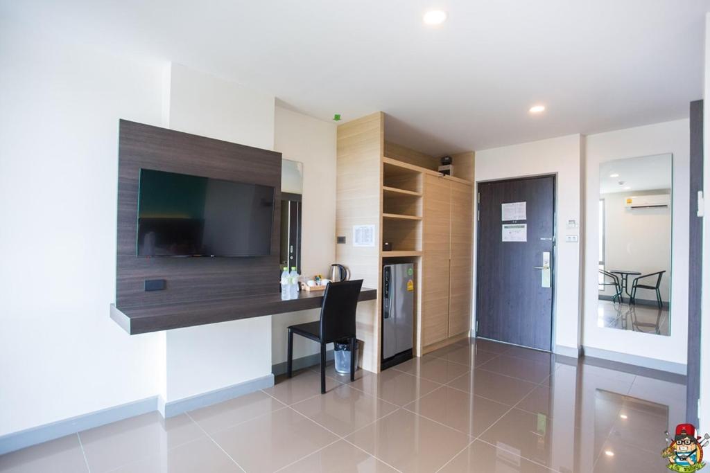 Clover Hotel Hatyai photo 2