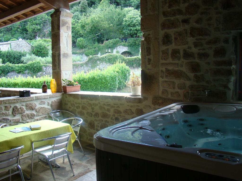 Chambre Comballe charmante avec jacuzzi photo 2