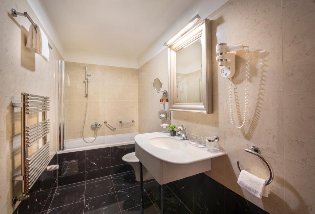 Двухместный (Улучшенный представительский двухместный номер), Best Western Premier Hotel Astoria