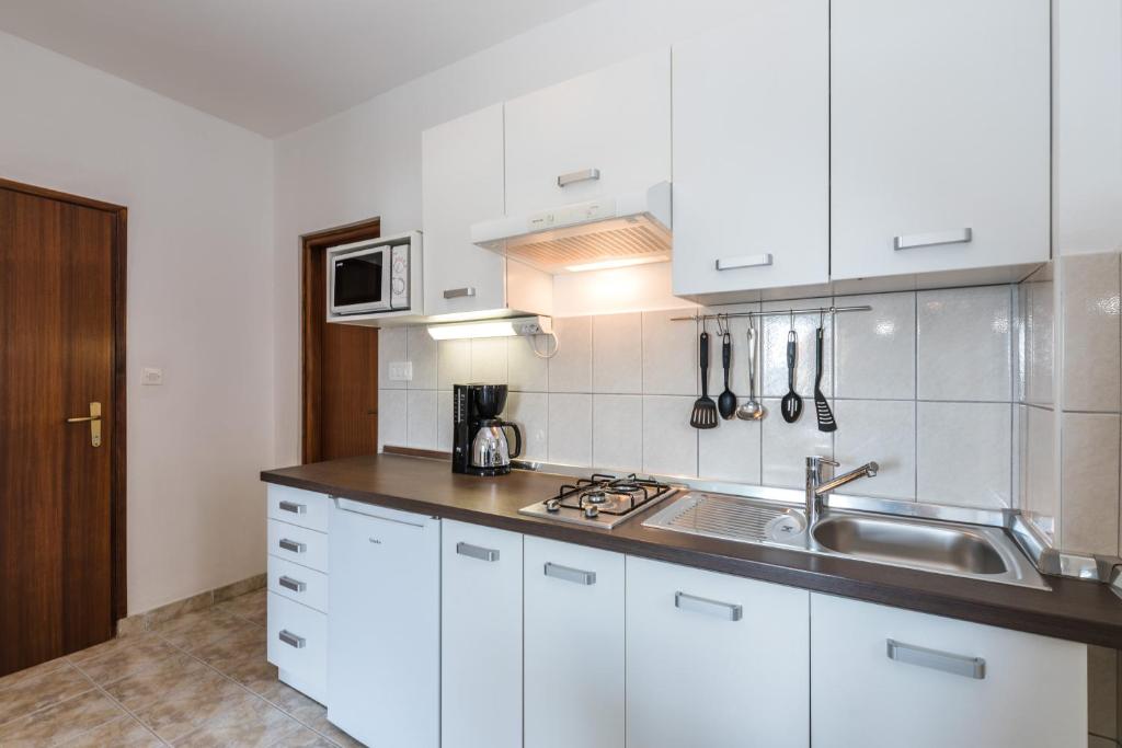 Apartments Mikanović photo 4