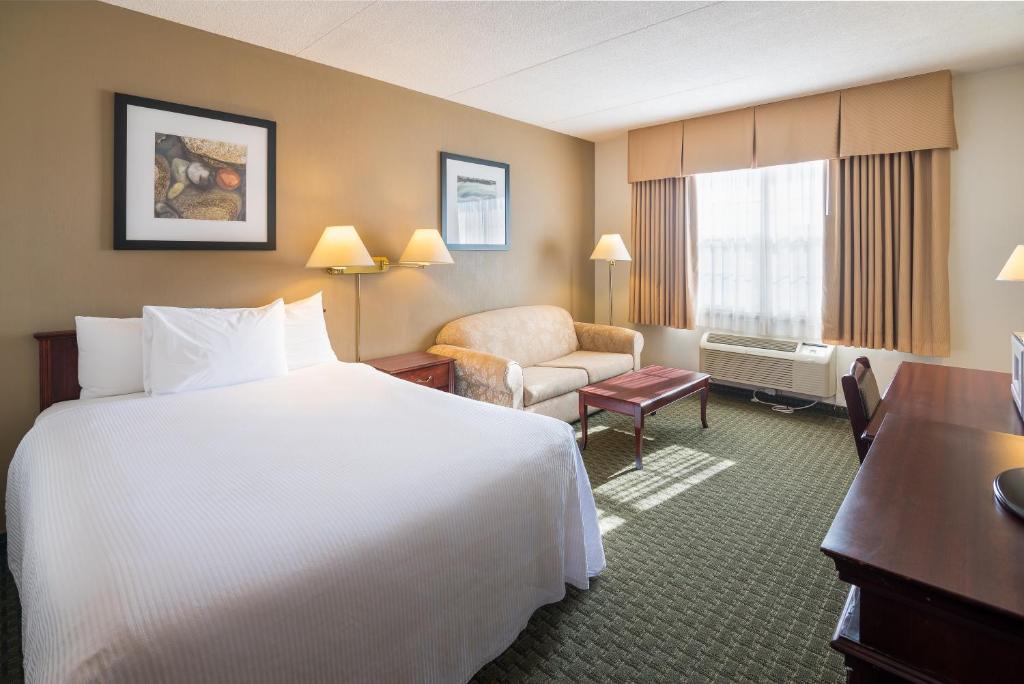 Ramada by Wyndham Thunder Bay Airlane Hotel photo 4