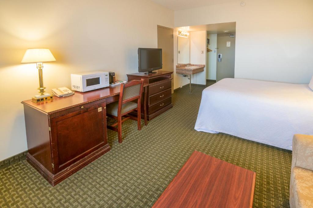 Ramada by Wyndham Thunder Bay Airlane Hotel photo 3