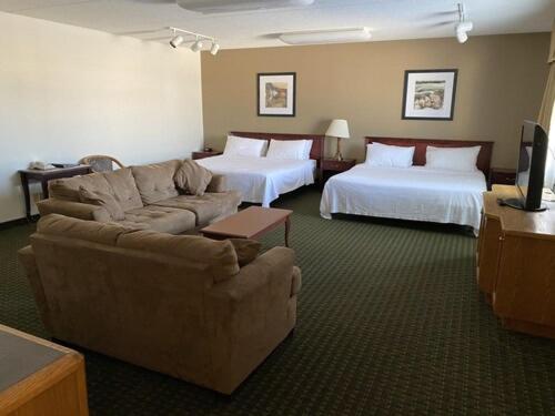 Ramada by Wyndham Thunder Bay Airlane Hotel photo 2