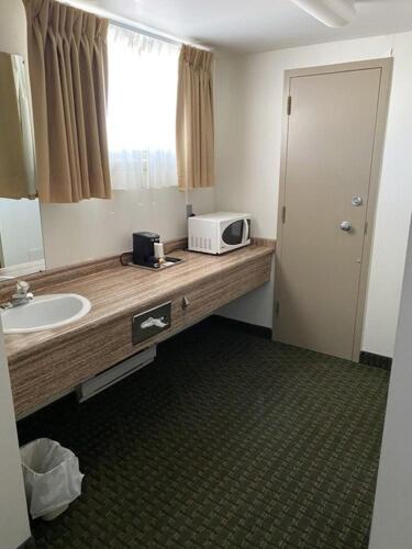 Ramada by Wyndham Thunder Bay Airlane Hotel photo 1