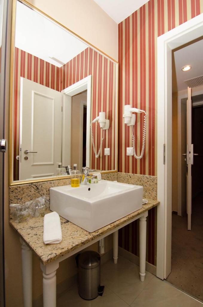 Двухместный (Улучшенный двухместный номер с 1 кроватью), Hotel Boutique Monaco