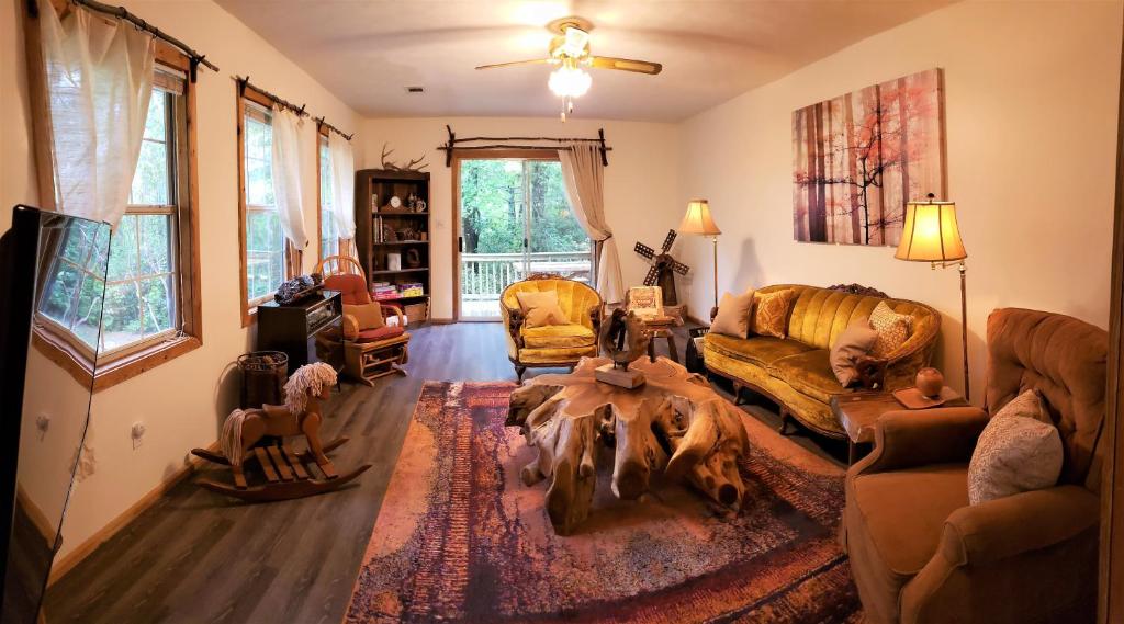 Ridge Retreat at Hearthstone Cabins and Camping - Pet Friendly image