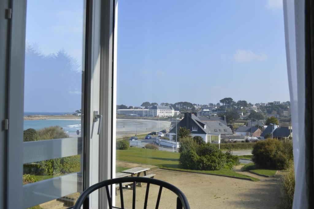 Studio piscine et vue mer photo 1