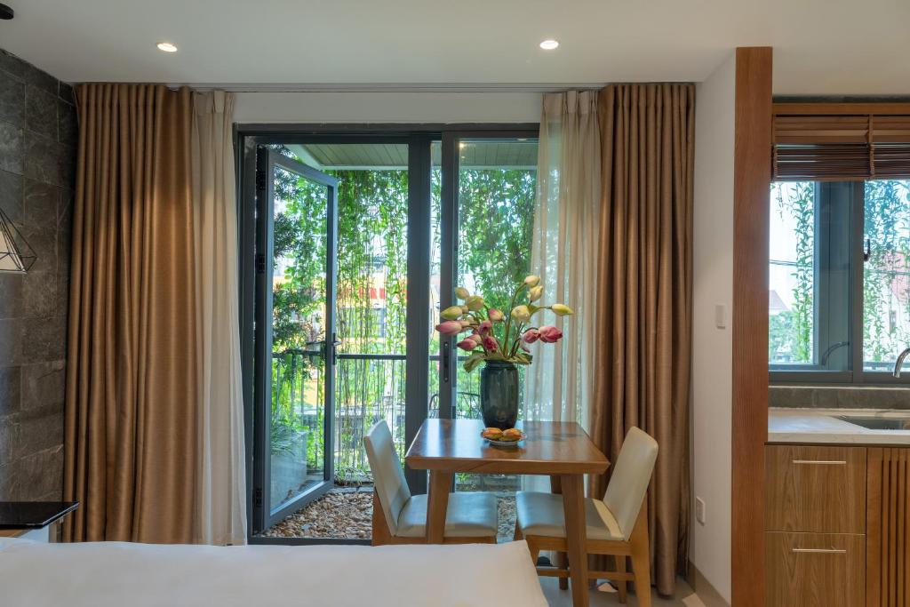 Апартаменты (Family Room with Balcony - Street and Pool View), Ponte Boutique Villa