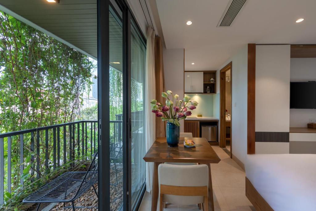 Апартаменты (Family Room with Balcony - Street and Pool View), Ponte Boutique Villa