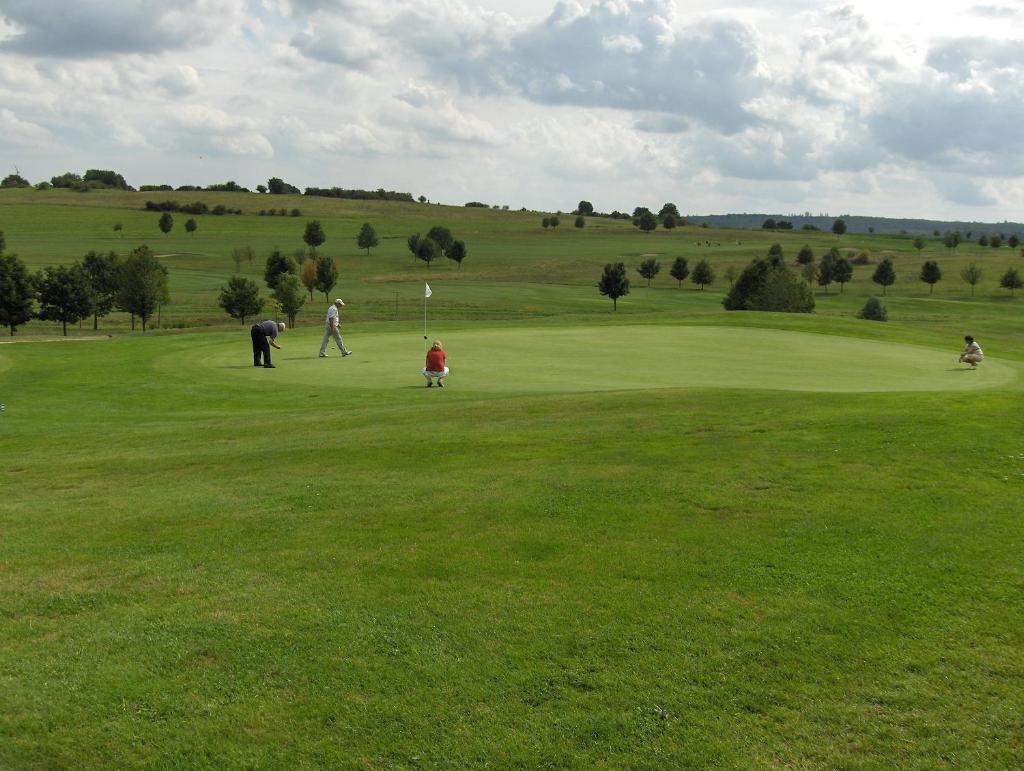 Apartments Golfpark Schlossgut Sickendorf photo 3