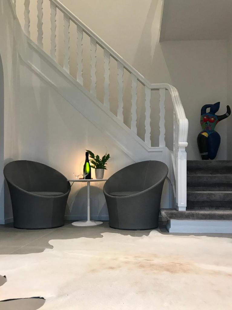 VILLA FER-GUY " Beeldige Suite met parking, nabij strand en casino"
