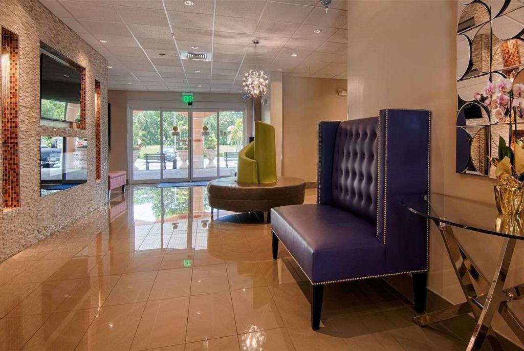 Days Inn & Suites by Wyndham Bonita Springs North Naples photo 4