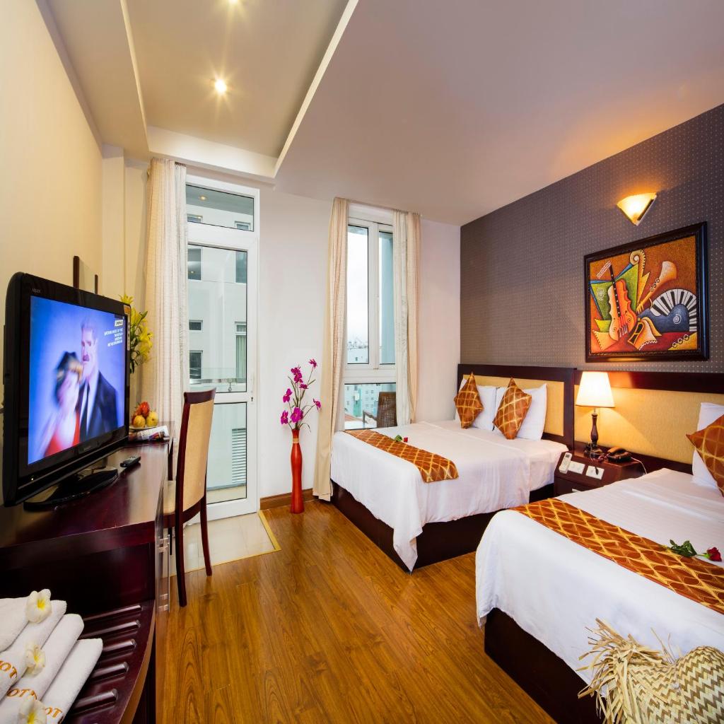 Трехместный (Трехместный номер с видом на город), King Town Hotel
