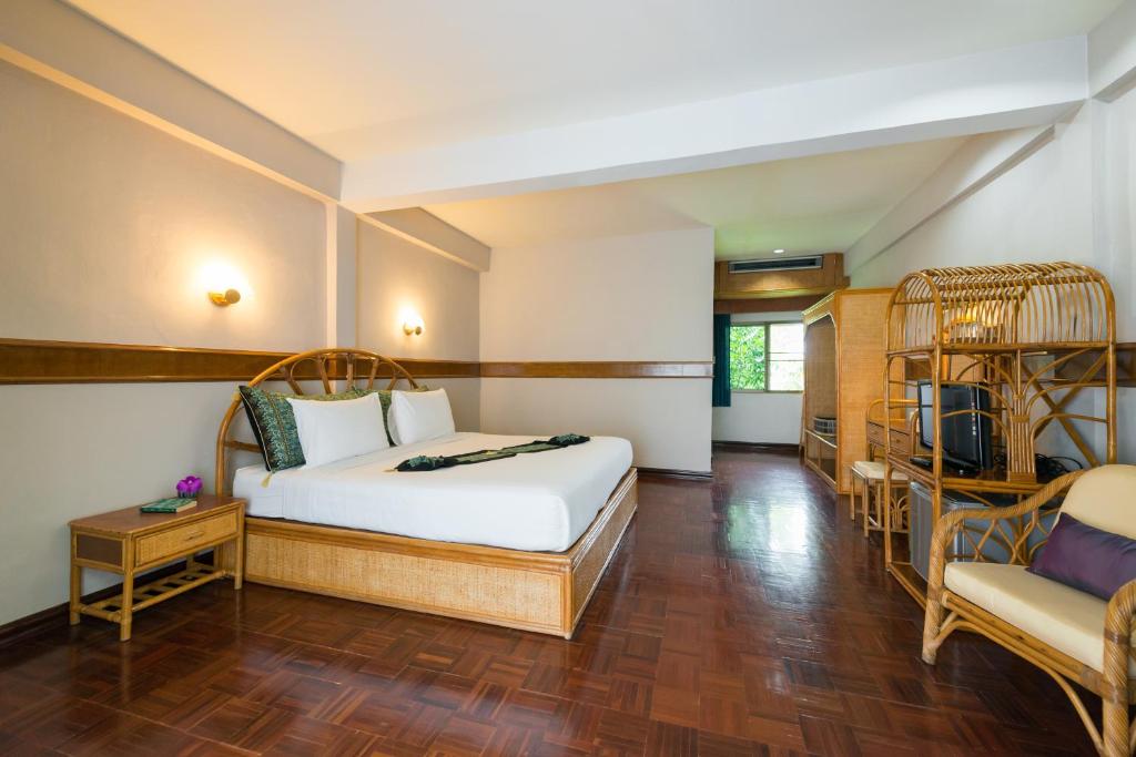 Pen Villa Hotel, Surin Beach - SHA Extra Plus photo 2