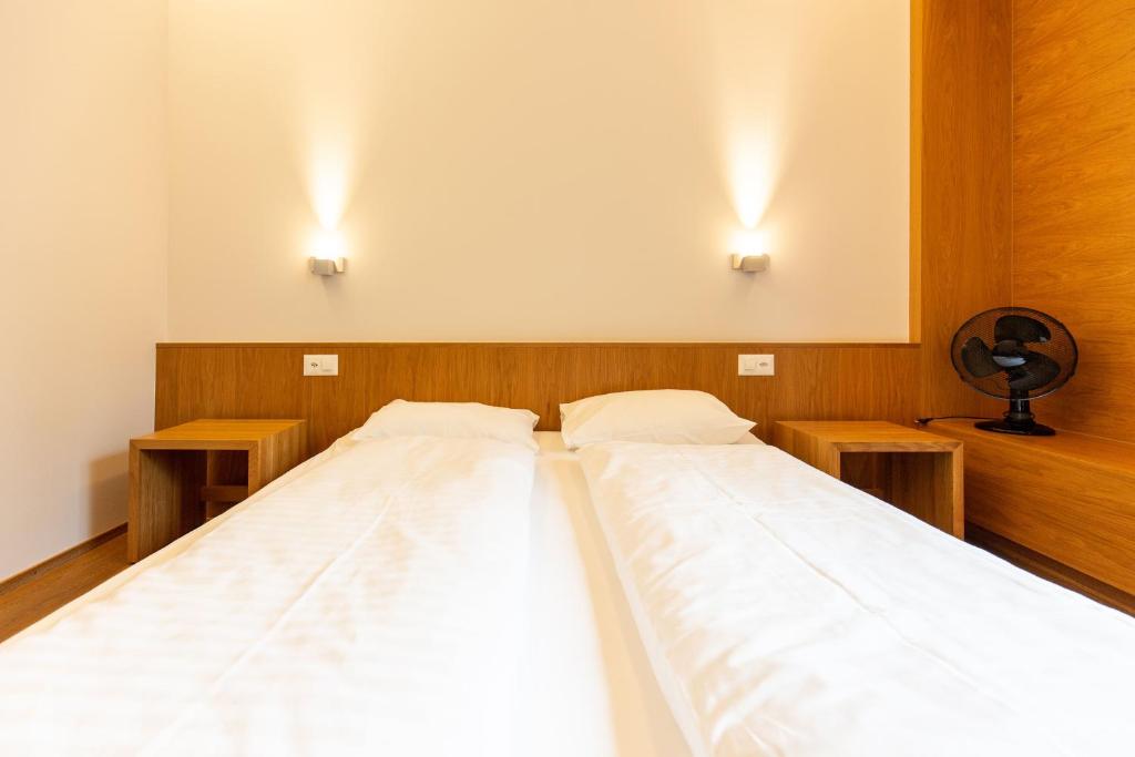 Двухместный (Easy Room up to 2 and Lounge with shared bathroom), STAY@Basel SBB