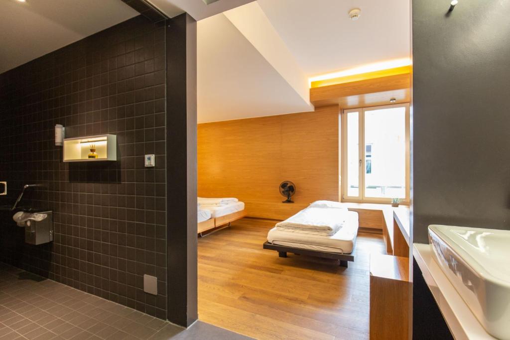 Трехместный (Private Room up to 3 and Lounge), STAY@Basel SBB