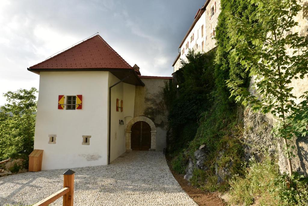 Rooms & Apartments Podsreda Castle photo 4