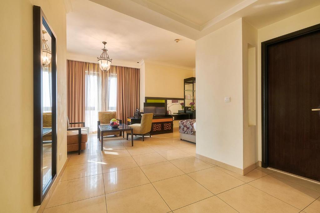 Сьюит (Полулюкс), Курортный отель Bahi Ajman Palace Hotel