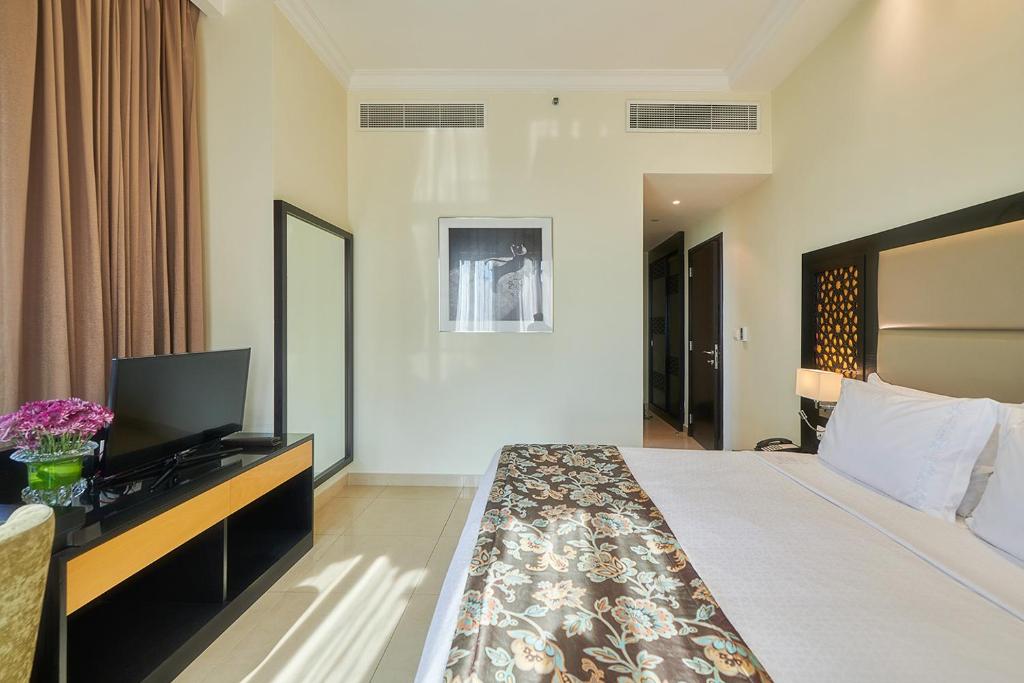 Сьюит (Апартаменты с 2 спальнями и видом на море), Курортный отель Bahi Ajman Palace Hotel