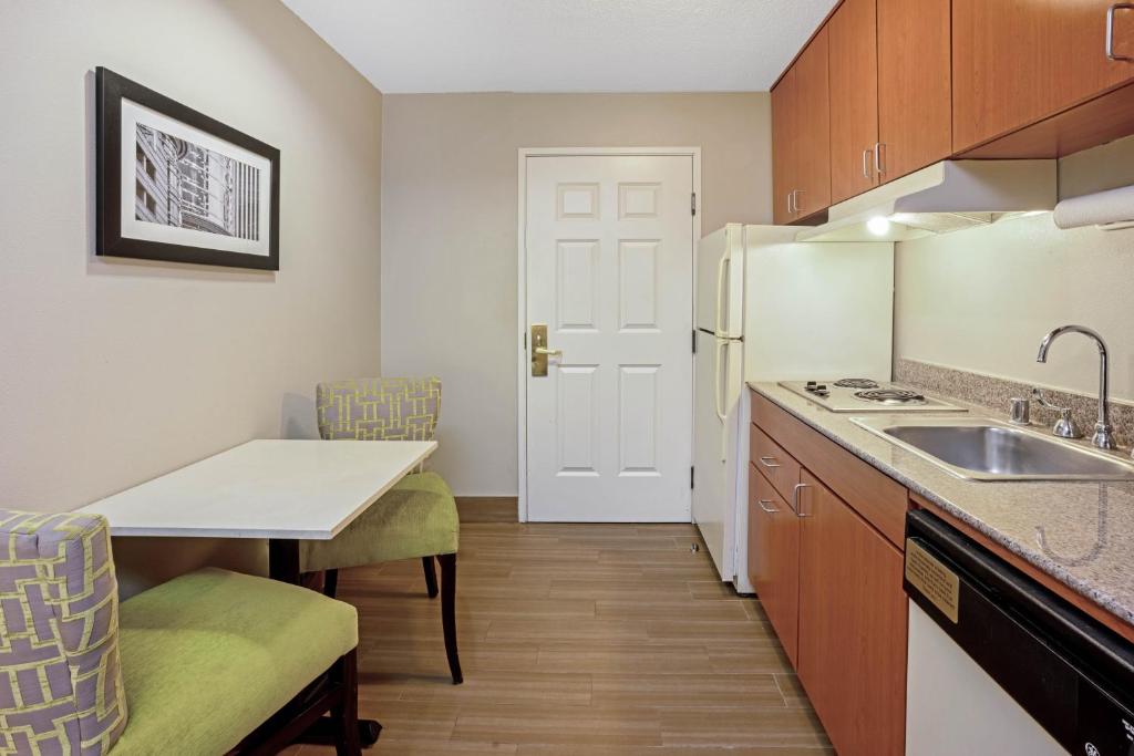 La Quinta by Wyndham Houston North-Spring photo 3