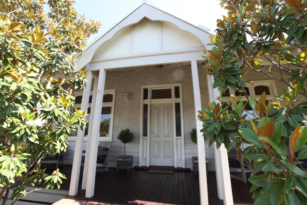 Healesville House - Magnolia House photo 2