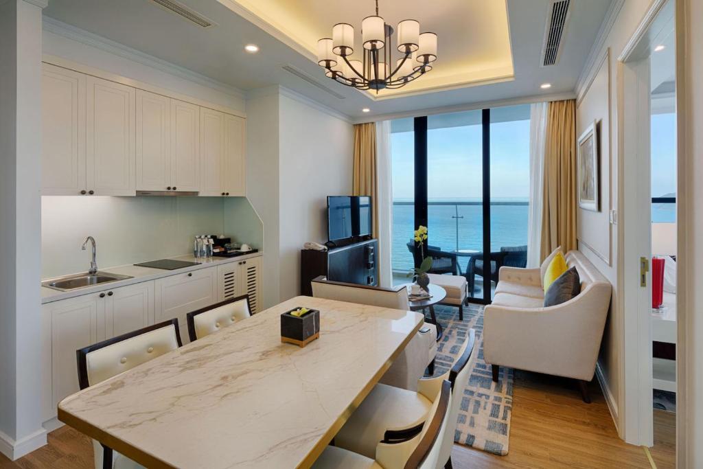 Апартаменты (Номер с 2 спальнями и видом на океан), Vinpearl Condotel Beachfront Nha Trang