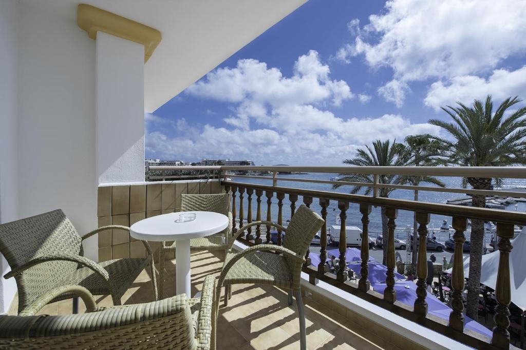 Апартаменты (Апартаменты с видом на море), Apartamentos Es Cañe