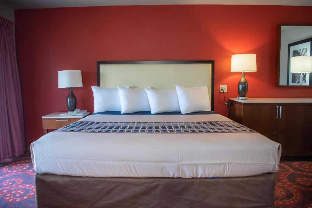 Spencer Inn & Suites photo 4