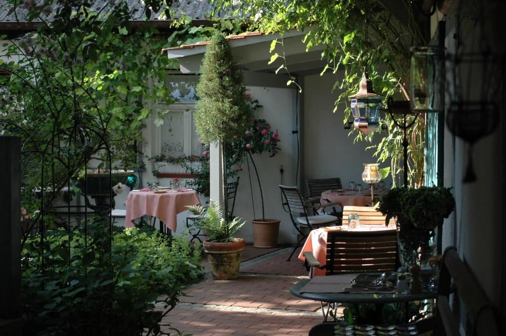 Hotel Schwarzer Adler photo 3