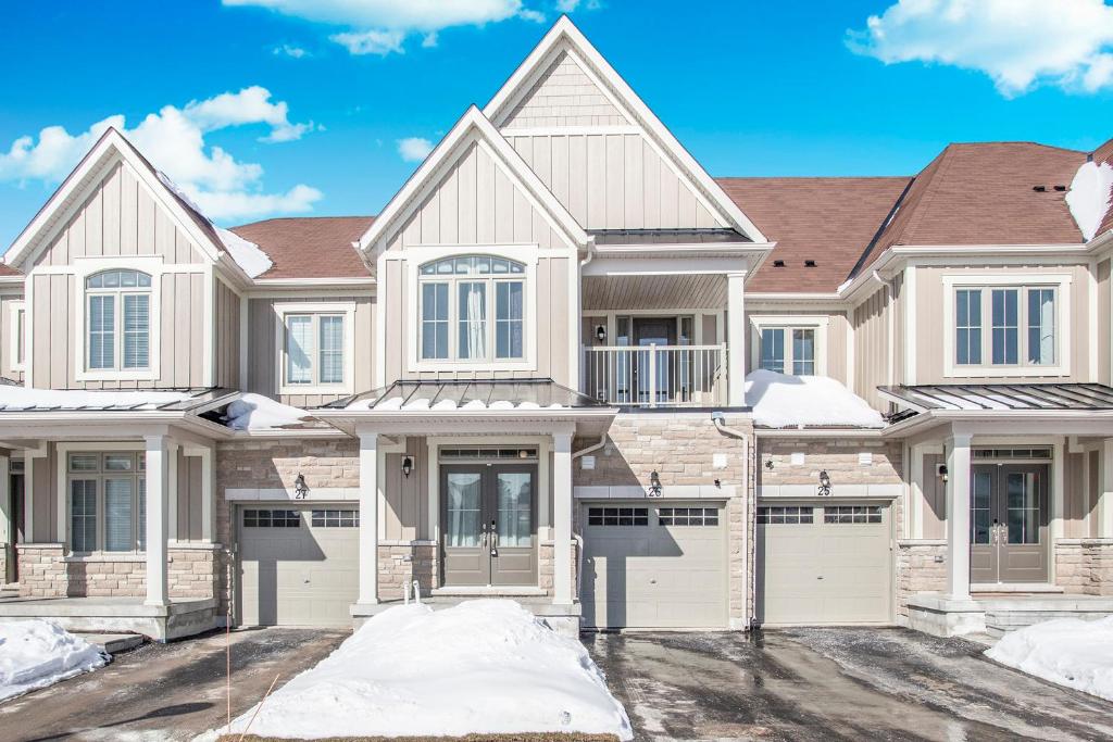 Executive Town Home-Mountain View-Historic Snowbridge Village, Walking Distance to the Resort photo 1