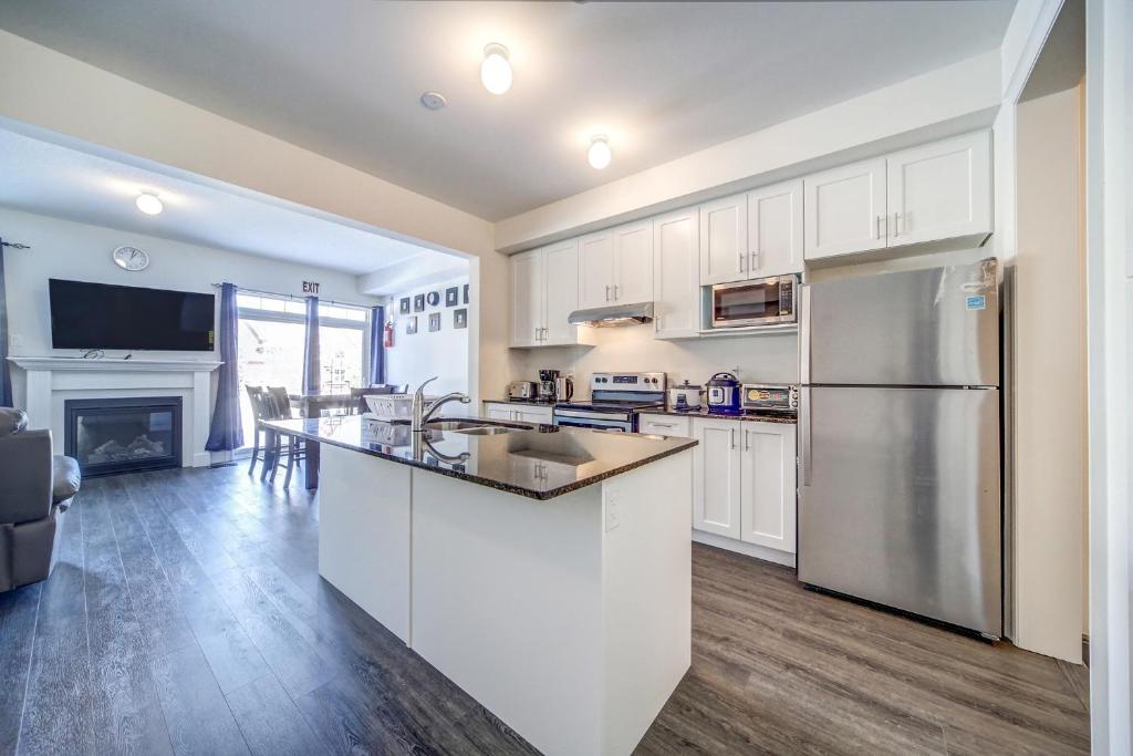 Executive Town Home-Mountain View-Historic Snowbridge Village, Walking Distance to the Resort photo 4