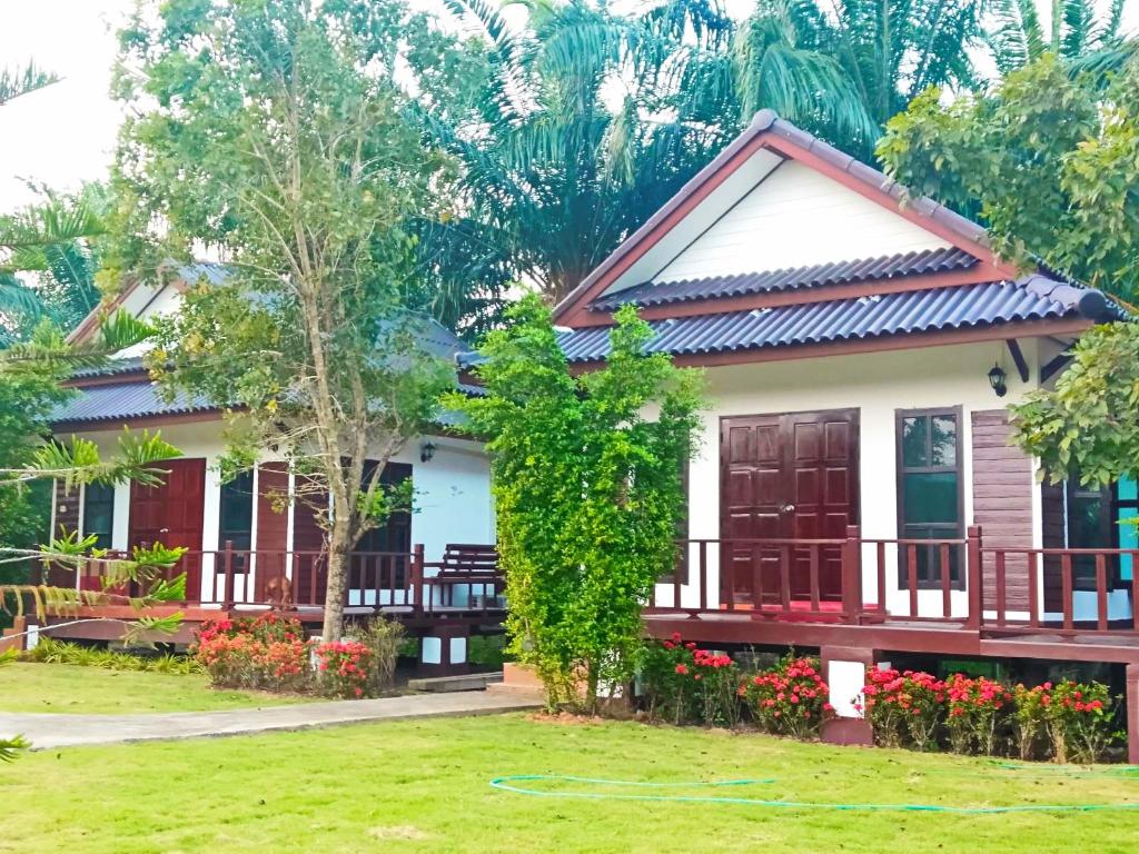 Sunflora Resort Chumphon Room Type - Deluxe Double Room