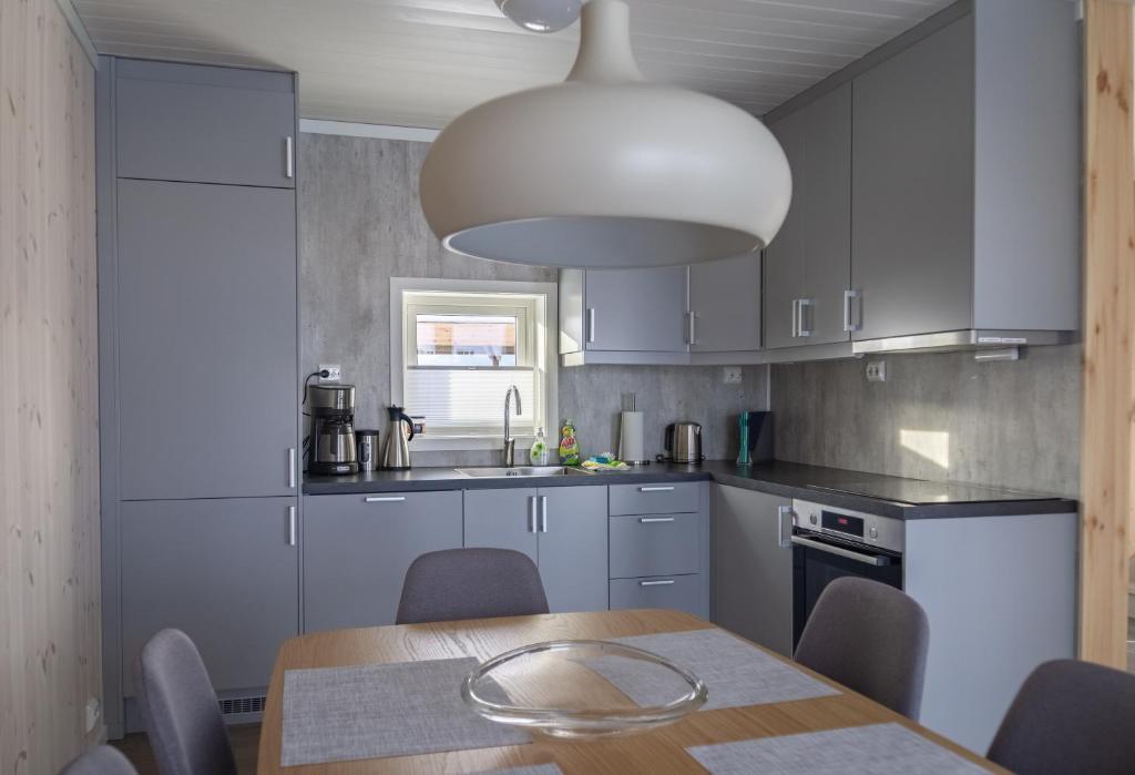 Brand new Nappstraumen seaview cabin photo 3