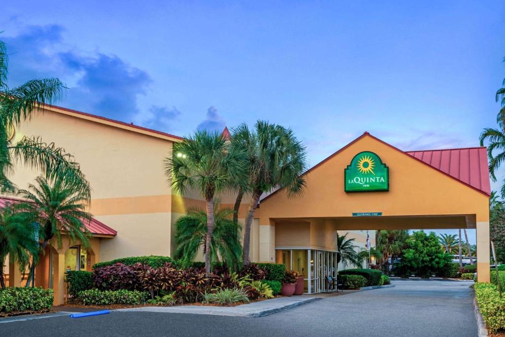 La Quinta by Wyndham Fort Lauderdale Pompano Beach image