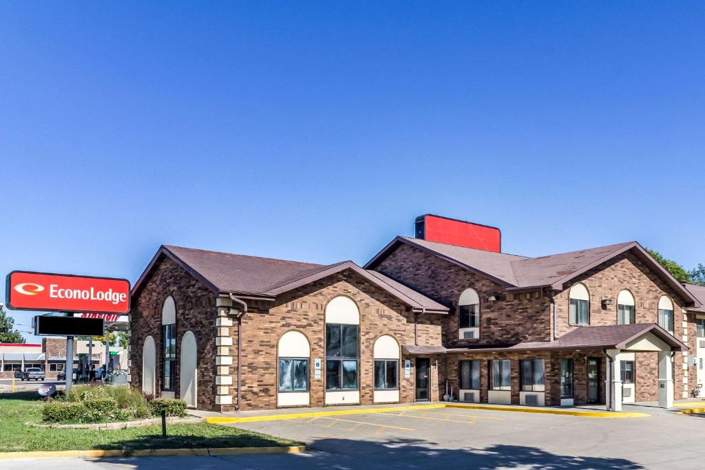 Econo Lodge North image