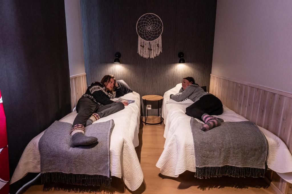 Isokenkäisten Klubi - Wilderness Lodge
