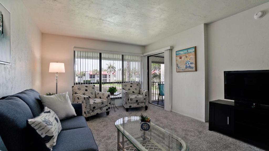Runaway Bay 215 photo 2