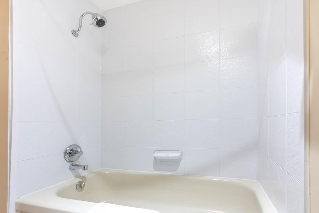 Ramada by Wyndham Coquitlam photo 4