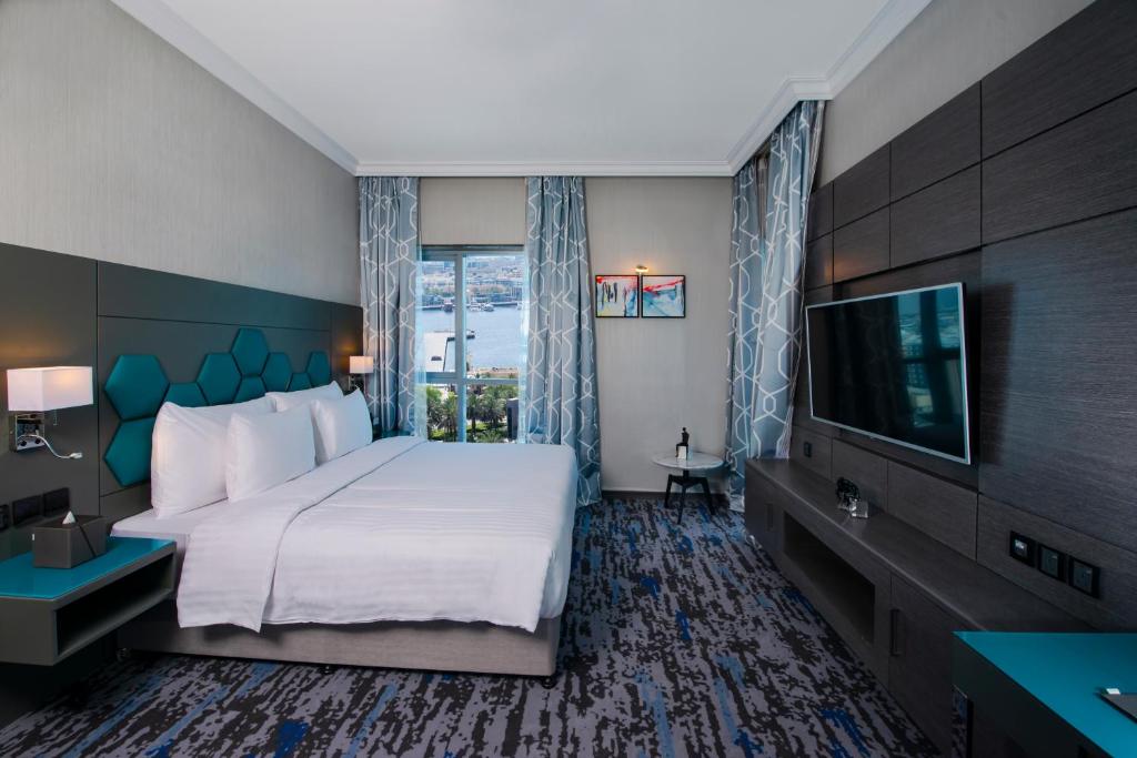 Двухместный (Улучшенный номер с кроватью размера «king-size»), Отель Edge Creekside Hotel