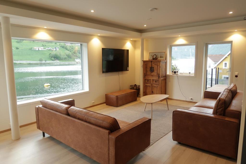 Olden Panorama Apartments - Fjord view - High Standard photo 1