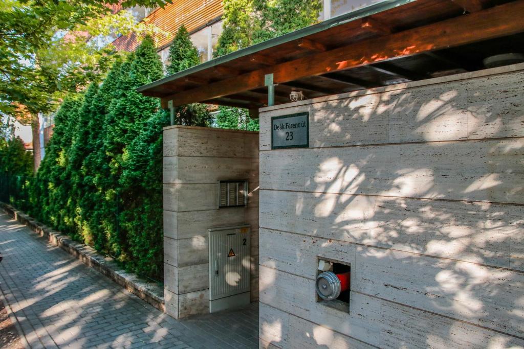 The Bluedeck Wellness Apartment photo 2