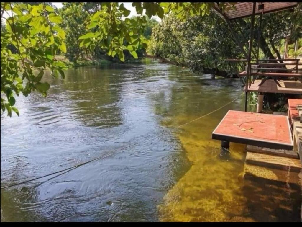 Kaengkrachan River Hut photo 3
