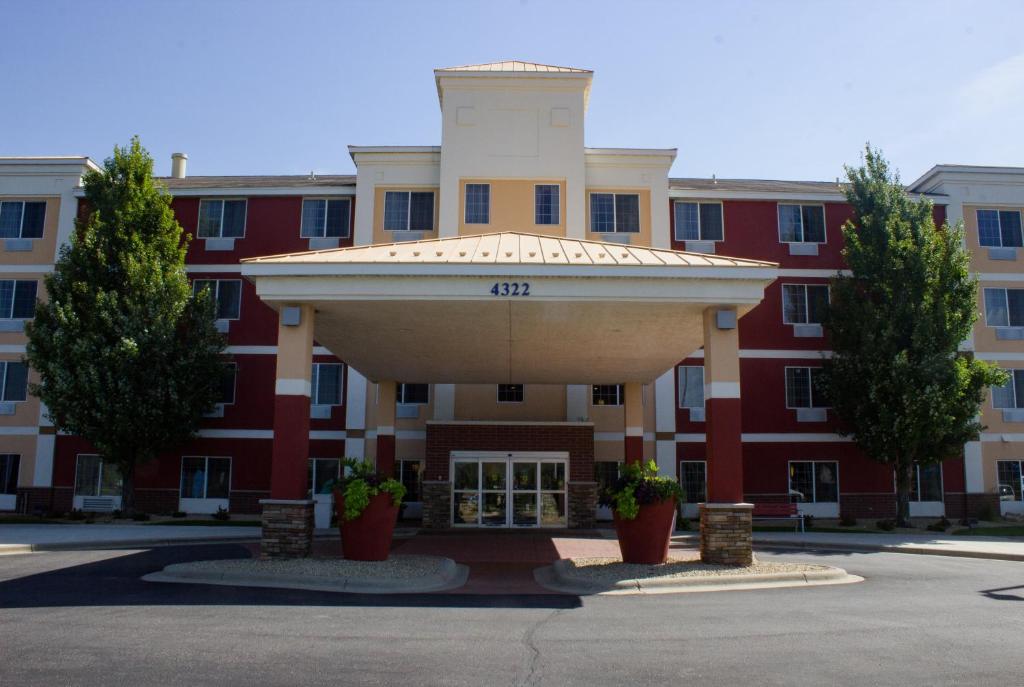 Holiday Inn Express and Suites St. Cloud, an IHG Hotel