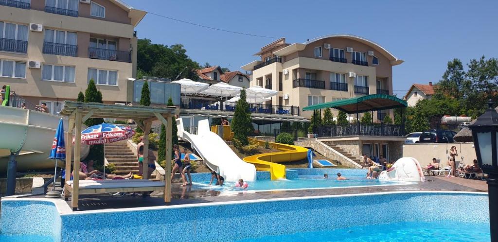 Sunny Hill Apartments & Aqua Park photo 3