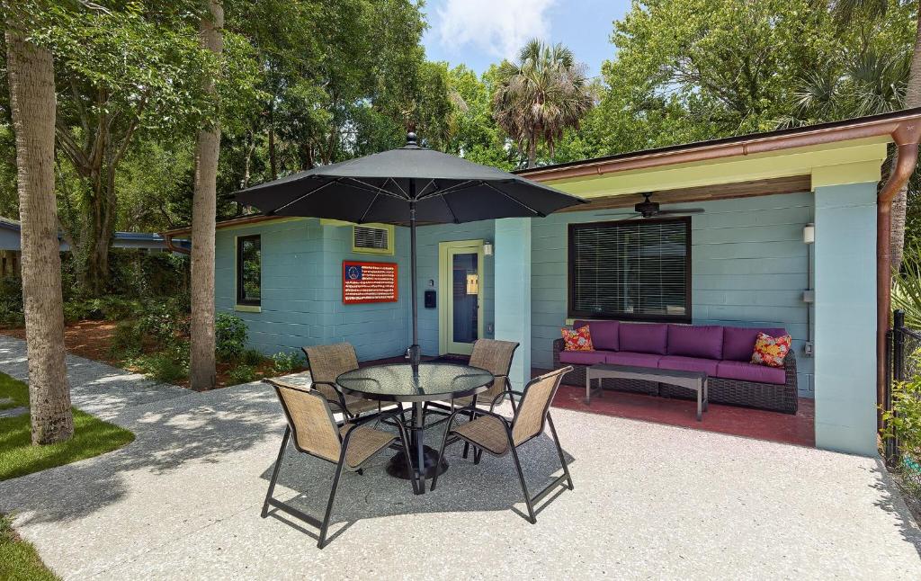 Folly Vacation 202 Beach Bungalow image