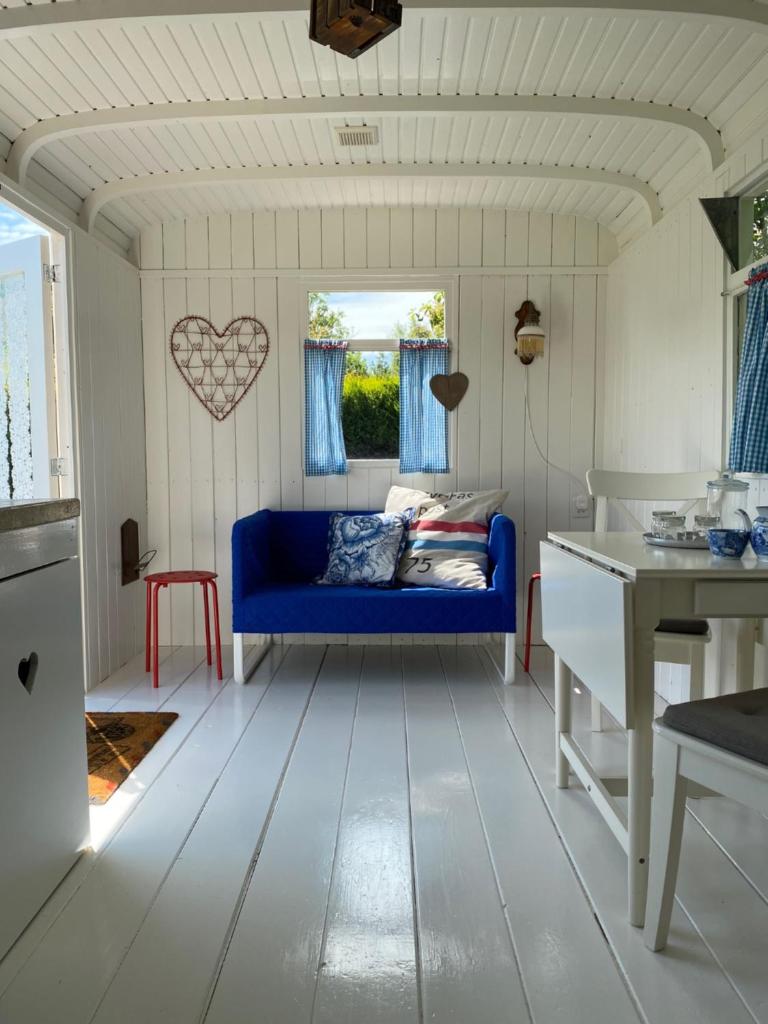 Little blue house (on the campsite) photo 4