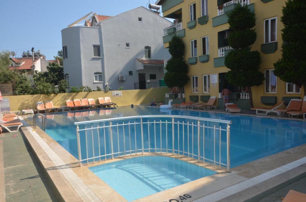 Club Sunset Apartments photo 3