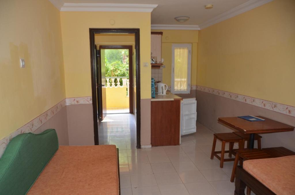 Club Sunset Apartments photo 2