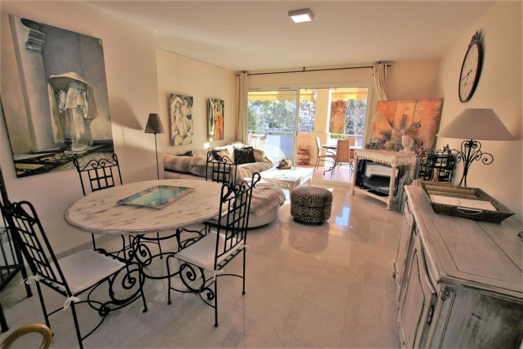 Apartment 2 bedrooms2 bathroomsterrace equipped in Palm beach area photo 1