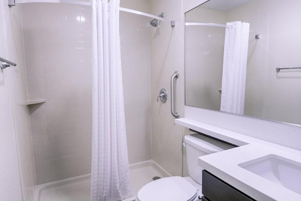 Candlewood Suites Lakeville I-35, an IHG Hotel photo 2